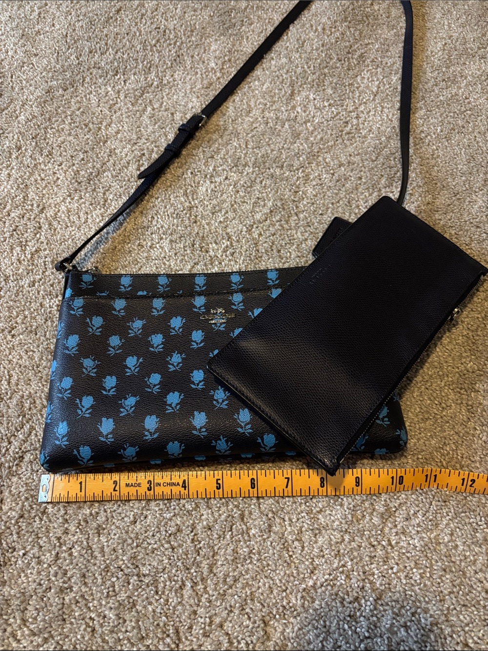 Crossbody Wristlet Bag with Floral Print - Blue
